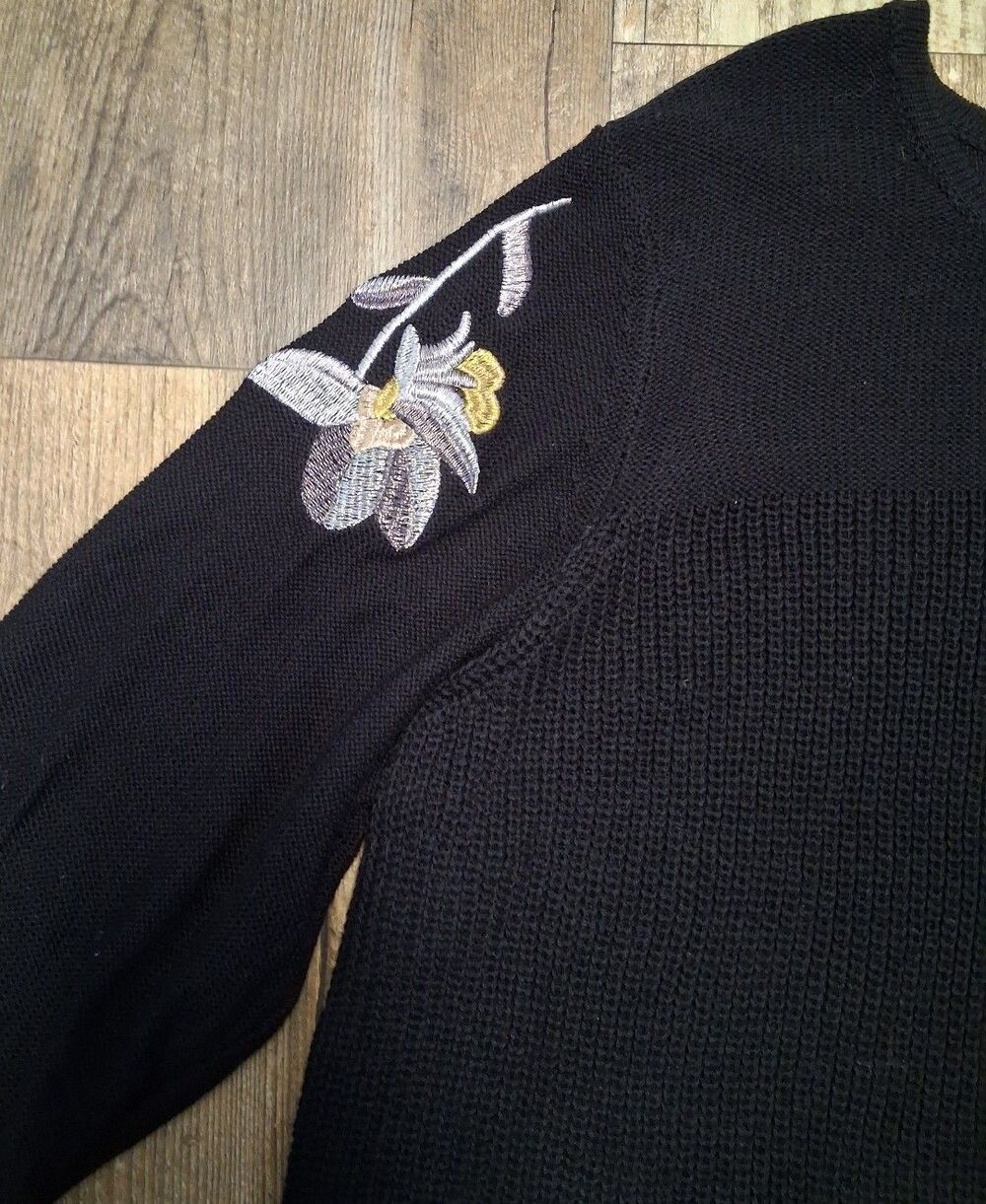 NEW! Women's St. John's Bay Black Knit Sweater w/ Flower Embroidery, Size Large - Picture 3 of 11